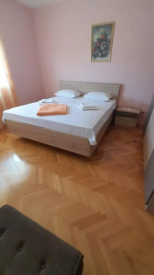 ***Strawberry Apartments*** Donji Okrug  Croatia