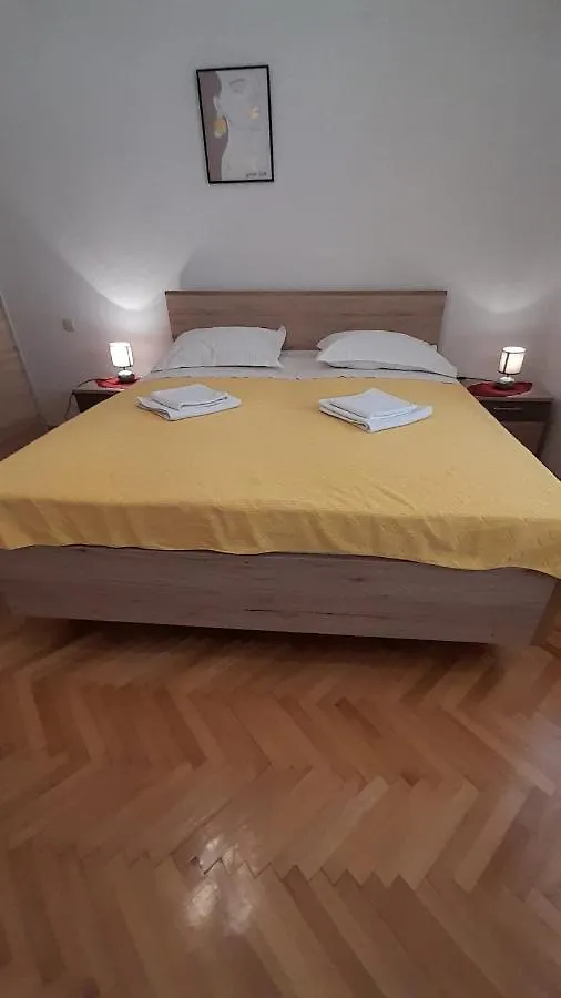 ***Strawberry Apartments*** Donji Okrug  Croatia